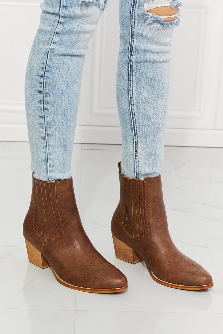 Love the Journey Stacked Heel Chelsea Boot in Chestnut