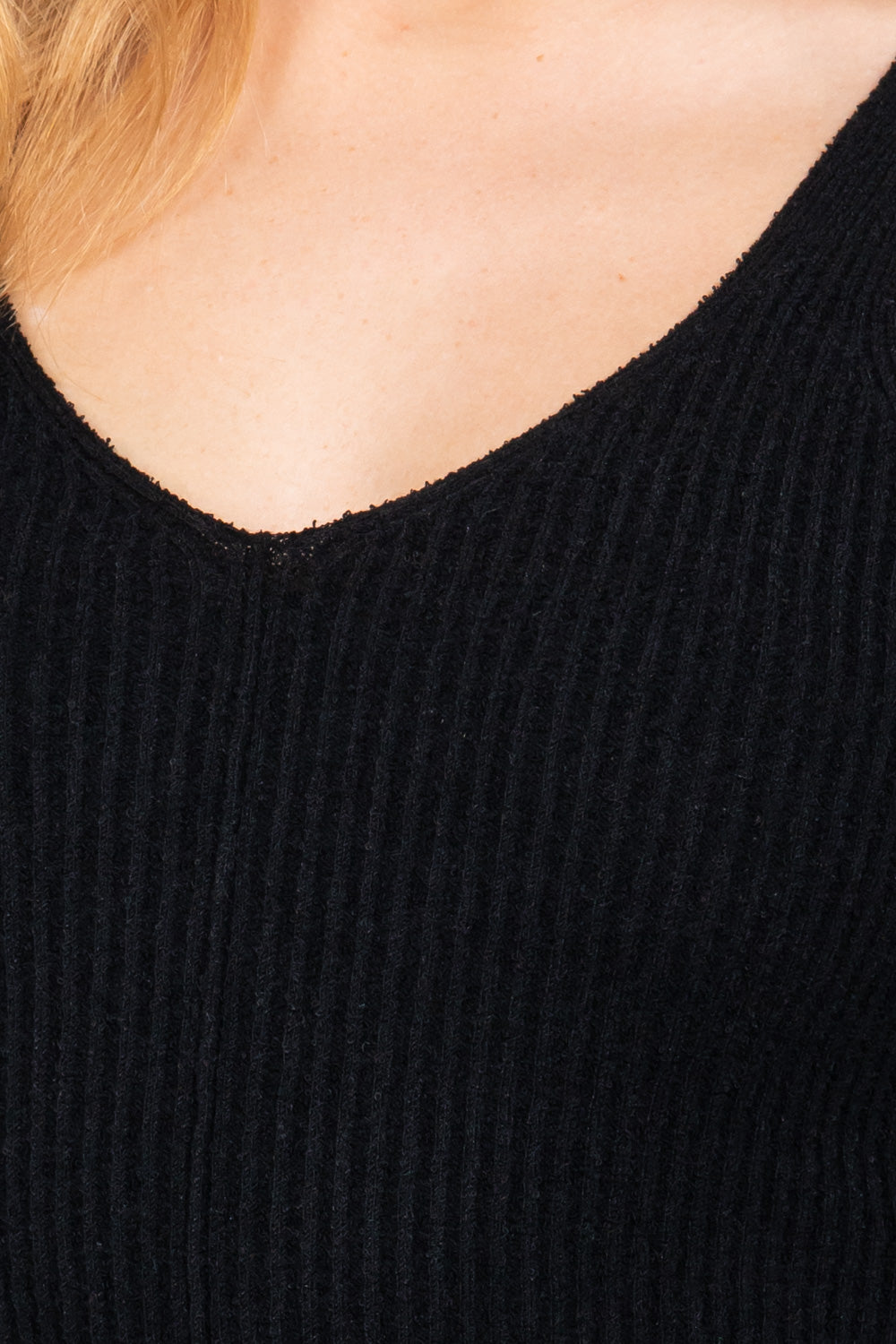 Sleeveless V-neck Sweater Top in Black