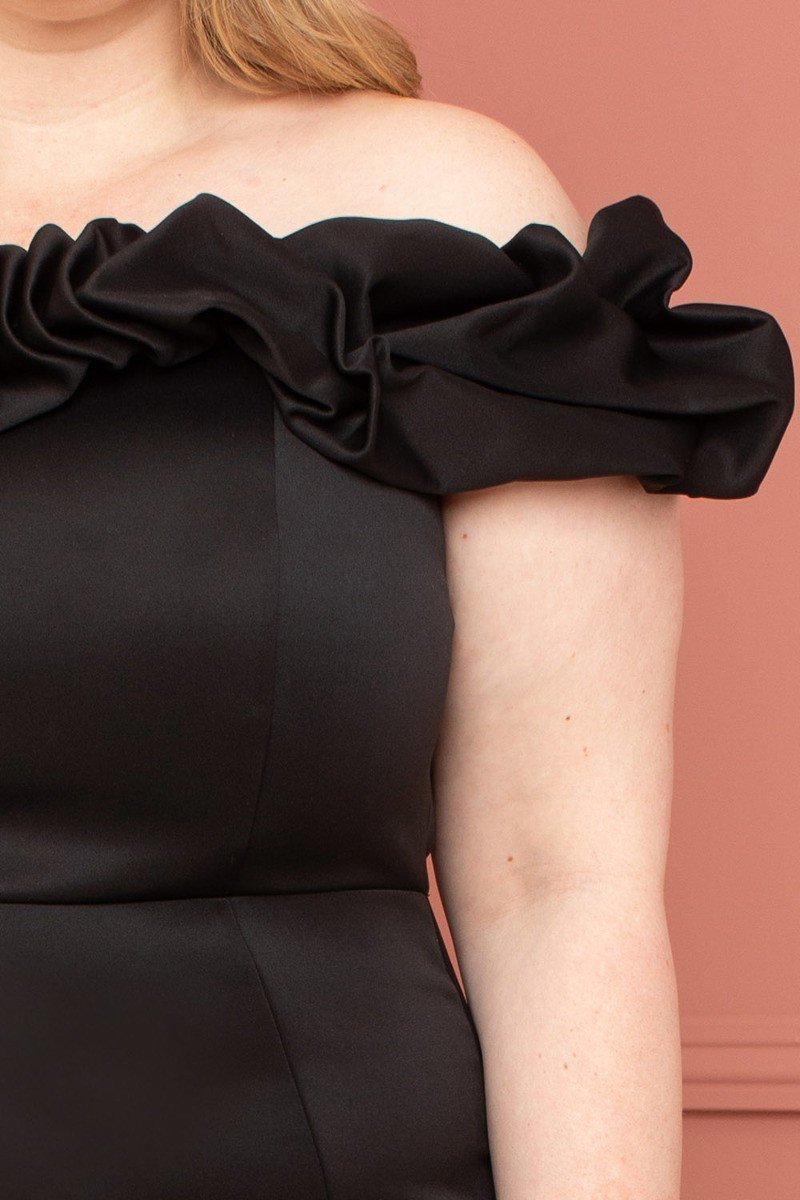 Ruffle Off The Shoulder Plus Size Midi Dress in Black
