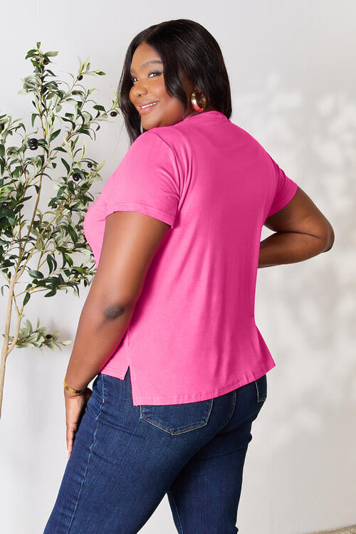 Round Neck T-Shirt for Ladies - T-Shirts | Elegant Lioness 